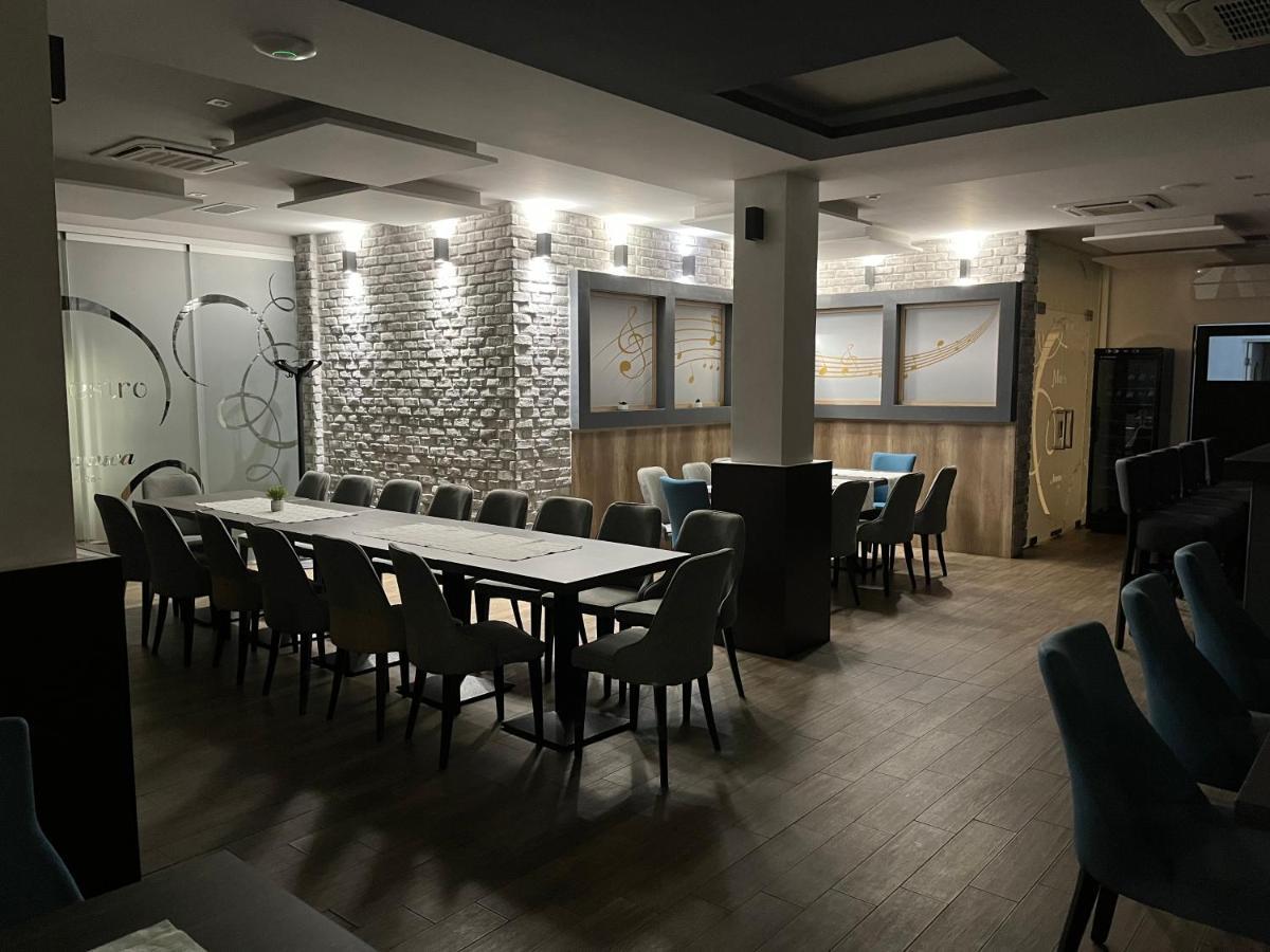 ווקובאר Maestro - Rooms & Restaurant מראה חיצוני תמונה