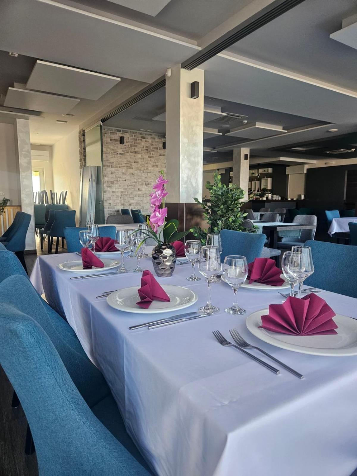 ווקובאר Maestro - Rooms & Restaurant מראה חיצוני תמונה