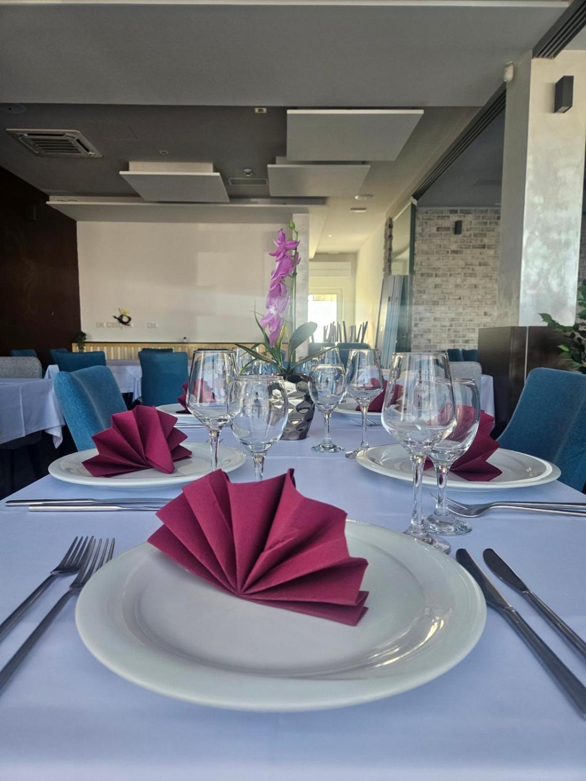 ווקובאר Maestro - Rooms & Restaurant מראה חיצוני תמונה